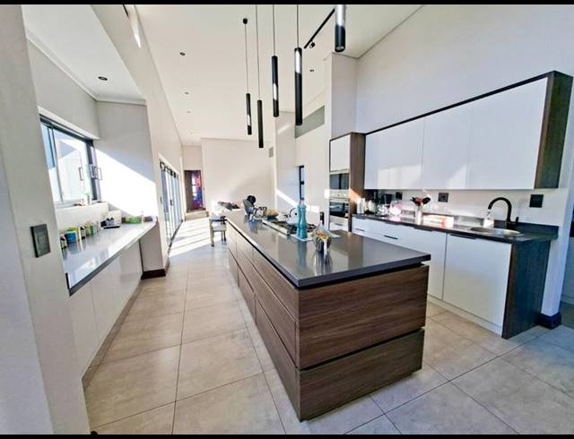 4 BEDROOM HOUSE FOR SALE IN MIDSTREAM ESTATE